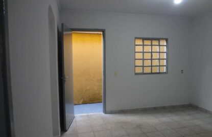 Casa com 03 quartos no setor Serrinha em Goiânia – GO